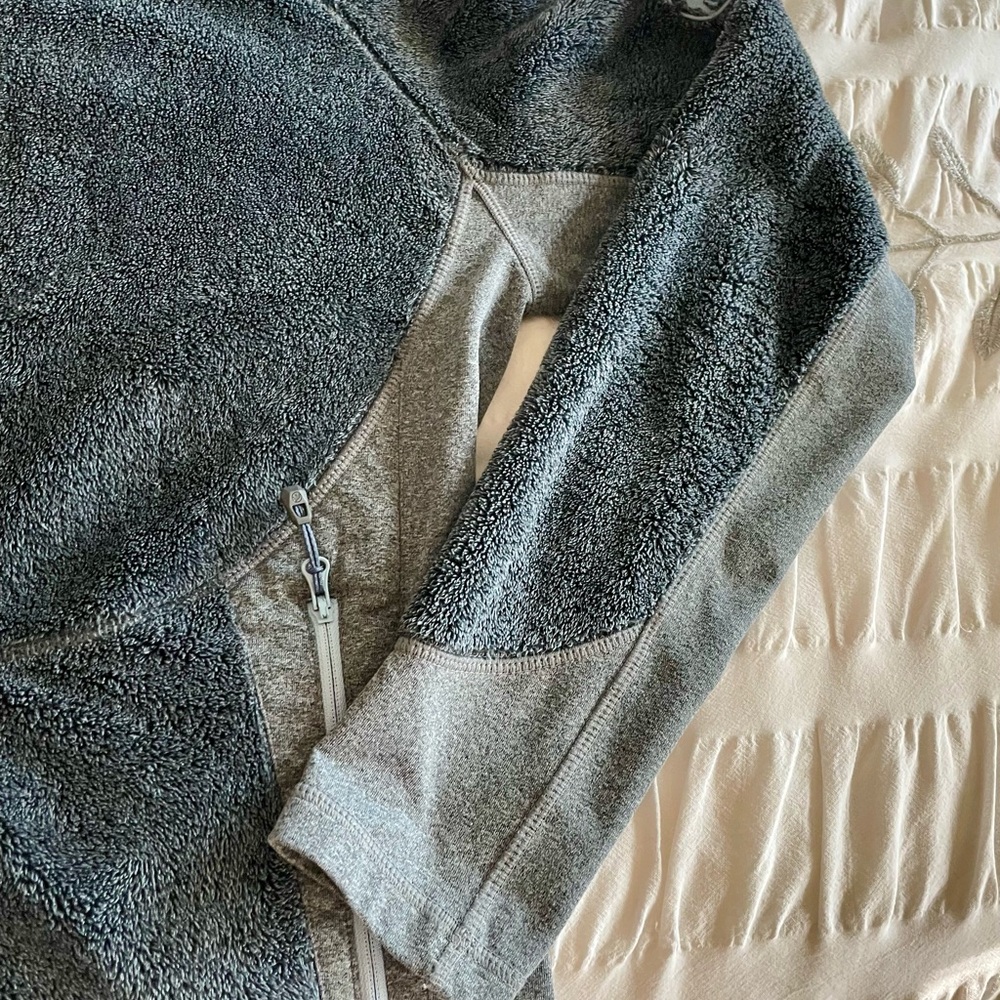 Mammut Lightweight Jacket - Super Soft and in Excellent condition!!! - Picture 10 of 11
